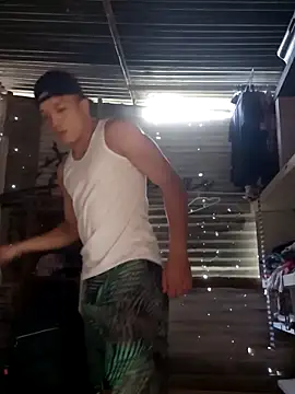 Snapshot of tayson_ chatting on 10/15/25, 11:21 tayson online show from 10/15/25, 11:21