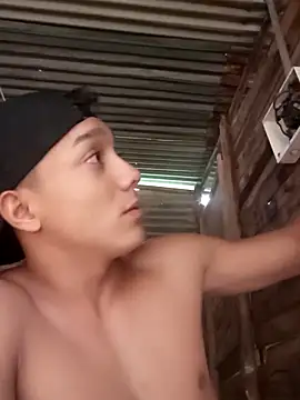 Snapshot of tayson_ chatting on 10/16/25, 11:22 tayson online show from 10/16/25, 11:22