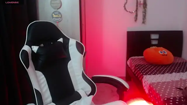 abigail monore  online show from 06/04/26, 03:12