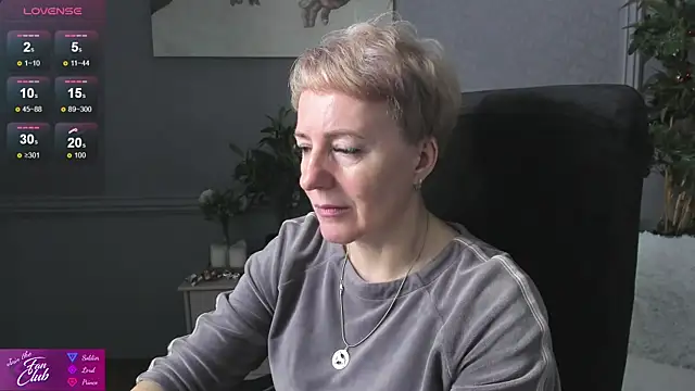 Snapshot of Nika_Smit chatting on 12/14/24, 05:18 Nika Smit online show from 12/14/24, 05:18