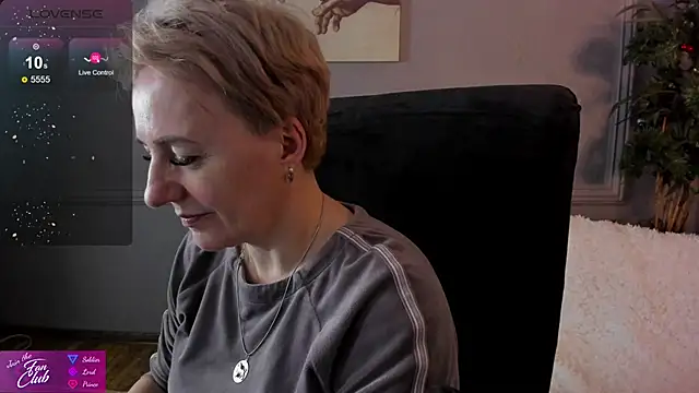 Snapshot of Nika_Smit chatting on 12/15/24, 11:12 Nika Smit online show from 12/15/24, 11:12