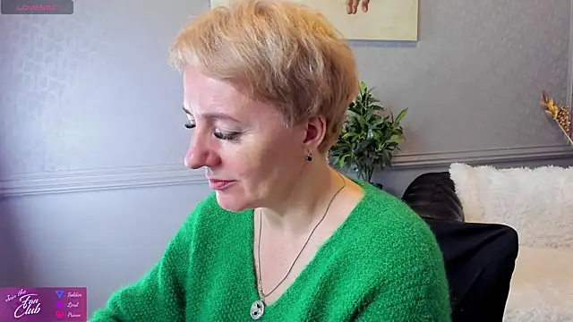 Snapshot of Nika_Smit chatting on 12/23/24, 09:59 Nika Smit online show from 12/23/24, 09:59