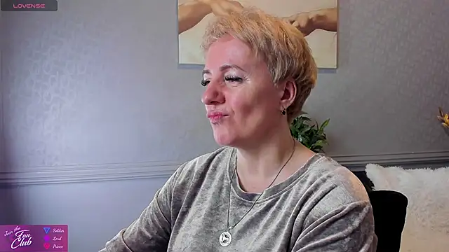 Snapshot of Nika_Smit chatting on 12/23/24, 01:03 Nika Smit online show from 12/23/24, 01:03