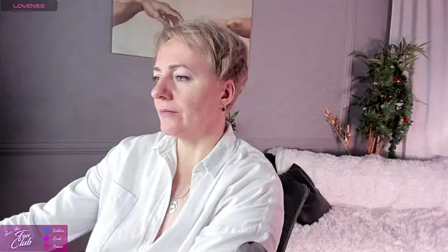 Snapshot of Nika_Smit chatting on 01/05/25, 08:22 Nika Smit online show from 01/05/25, 08:22