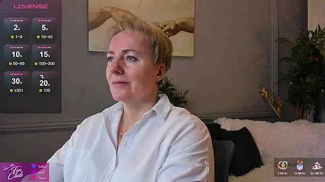 Snapshot of Nika_Smit chatting on 01/10/25, 09:44 Nika Smit online show from 01/10/25, 09:44