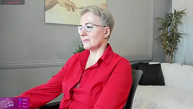 Snapshot of Nika_Smit chatting on 02/15/25, 11:50 Nika Smit online show from 02/15/25, 11:50