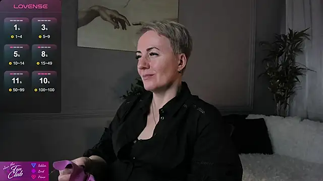 Snapshot of Nika_Smit chatting on 02/16/25, 12:10 Nika Smit online show from 02/16/25, 12:10