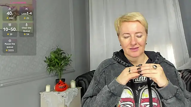 Snapshot of Nika_Smit chatting on 10/31/25, 10:16 Nika Smit online show from 10/31/25, 10:16