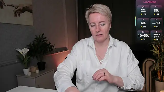 Nika Smit online show from 04/24/26, 09:01