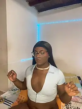 Snapshot of bigcrisblack chatting on 12/22/24, 05:45 bigcrisblack online show from 12/22/24, 05:45