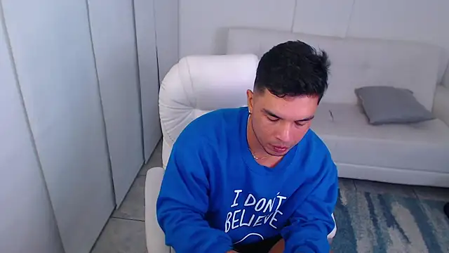 estebandelouis online show from 02/17/25, 03:20