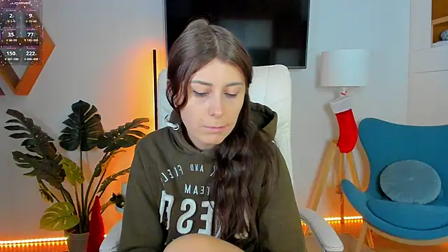 Hailey Green online show from 12/22/25, 09:56