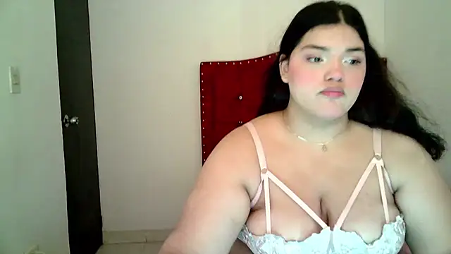 Snapshot of kira_vegaa chatting on 12/13/24, 01:44 kira vegaa online show from 12/13/24, 01:44