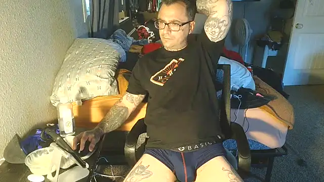 dadbod1178 online show from 03/05/25, 11:38