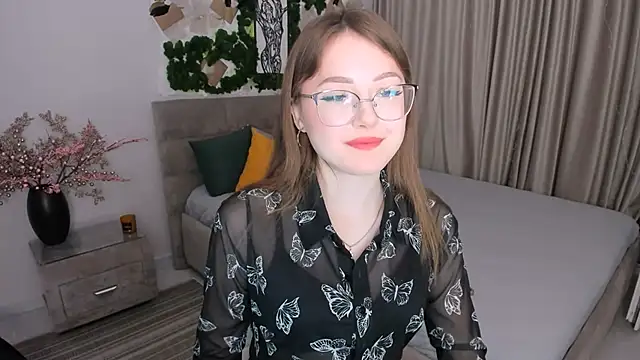 SereneFlame online show from 02/04/25, 04:08