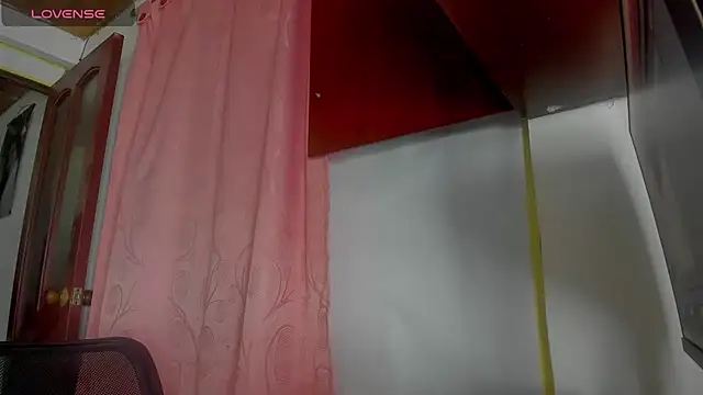 Nenita Hot  online show from 11/04/25, 11:37