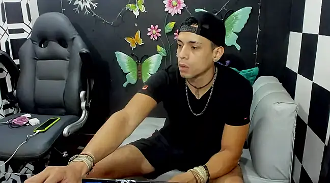 Snapshot of MikeRose94 chatting on 02/09/25, 07:41 MikeRose94 online show from 02/09/25, 07:41