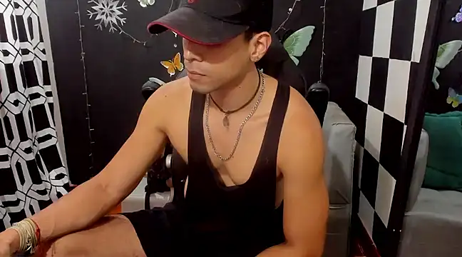 Snapshot of MikeRose94 chatting on 02/16/25, 06:54 MikeRose94 online show from 02/16/25, 06:54