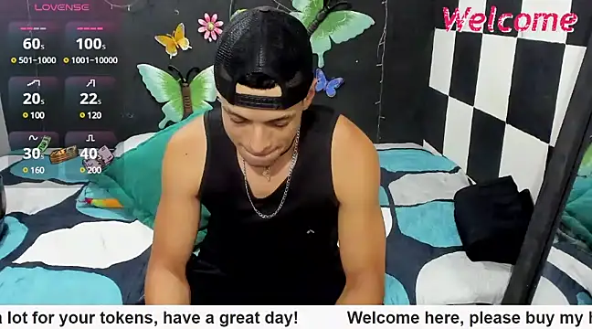 Snapshot of MikeRose94 chatting on 03/14/25, 07:01 MikeRose94 online show from 03/14/25, 07:01