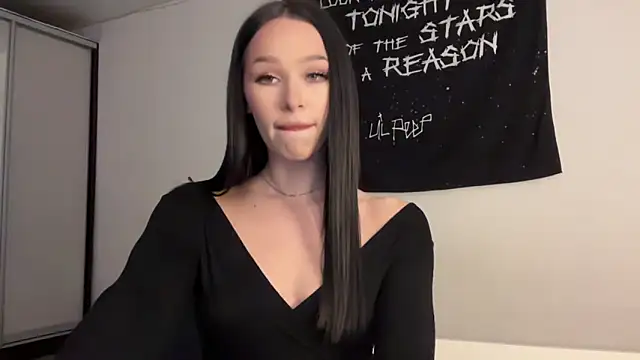 ur molly online show from 12/18/25, 09:04