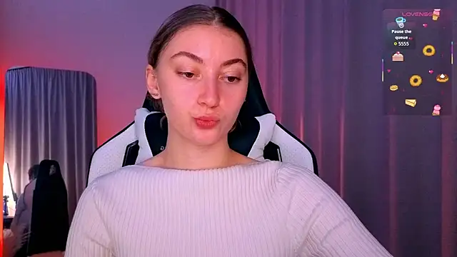 lady curls online show from 10/12/25, 09:47