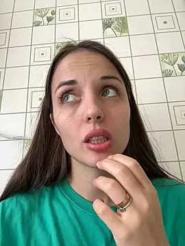 Snapshot of AmiLavs chatting on 12/19/24, 10:56 AmiLavs online show from 12/19/24, 10:56