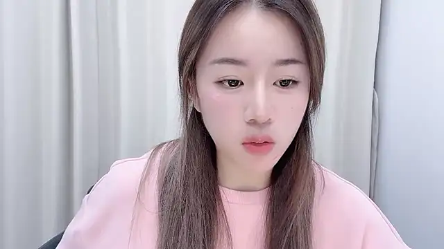 chloe-01 online show from 12/02/24, 12:18