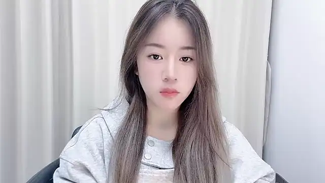 chloe-01 online show from 12/05/24, 12:00