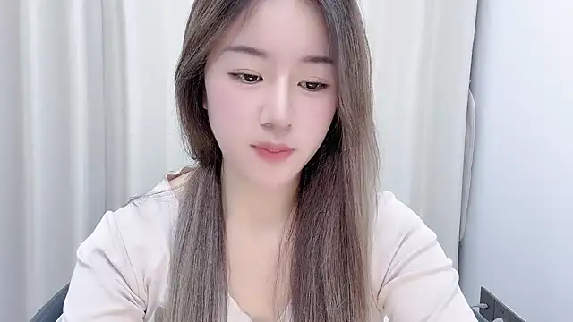 chloe-01 online show from 12/06/24, 12:16