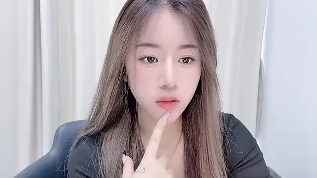 chloe-01 online show from 12/08/24, 04:25