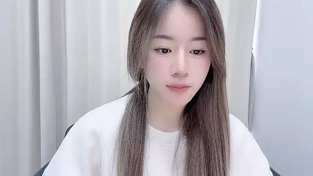 chloe-01 online show from 12/17/24, 04:23