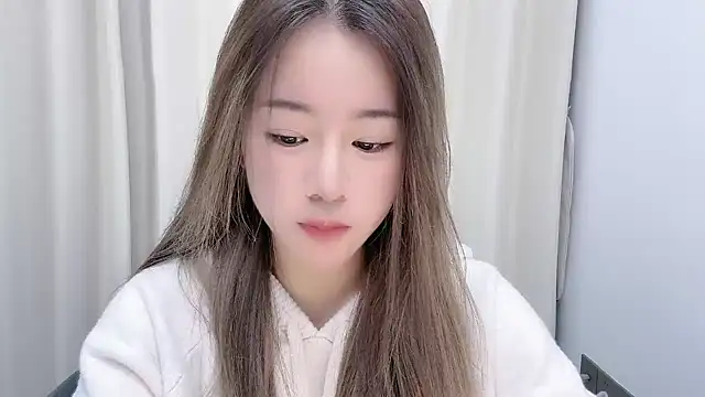 chloe-01 online show from 12/28/24, 12:24