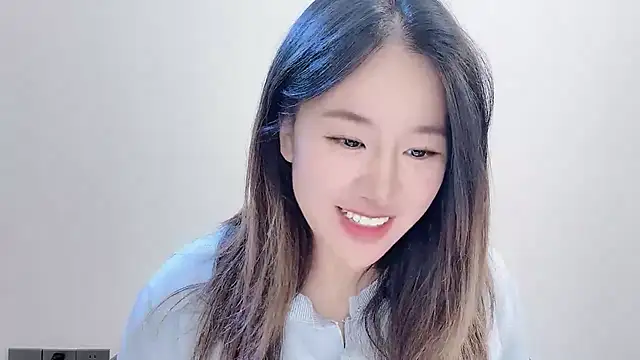 chloe-01 online show from 11/12/25, 04:02