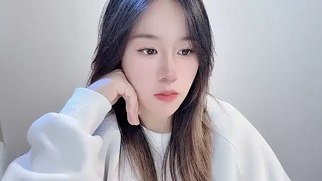 chloe-01 online show from 11/28/25, 03:20