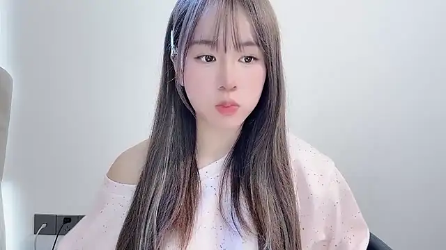 chloe-01 online show from 11/30/25, 04:05