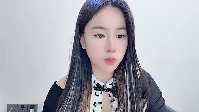 chloe-01 online show from 12/16/25, 04:28