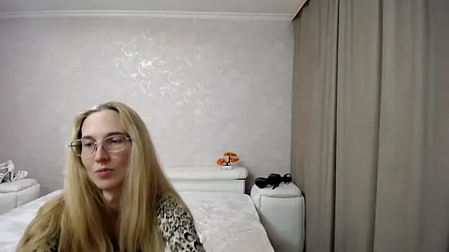 KlaryBrait online show from 12/17/25, 04:46