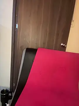 Snapshot of MOMALANA chatting on 09/19/25, 09:04 MOMALANA online show from 09/19/25, 09:04