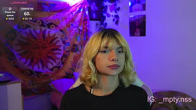 Snapshot of HiScarlett chatting on 10/02/25, 11:23 HiScarlett online show from 10/02/25, 11:23