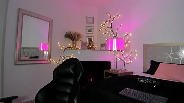 NattashaHotson online show from 02/12/25, 08:38