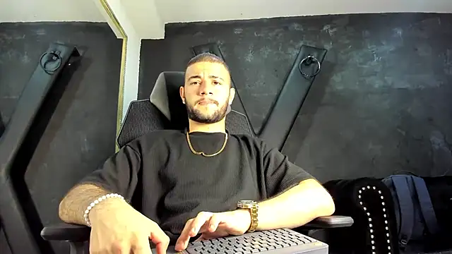 MaximusDick1  online show from 10/06/25, 03:37