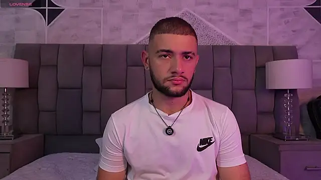 MaximusDick1  online show from 12/18/25, 04:51