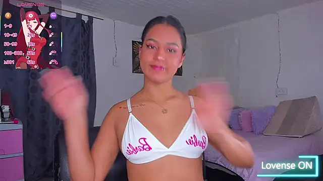 Snapshot of Laura-mayer chatting on 10/26/25, 02:50 Laura-mayer online show from 10/26/25, 02:50