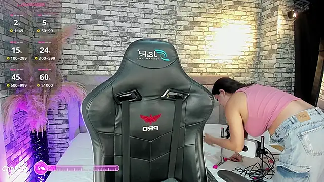 ariadna milano online show from 03/11/25, 12:50