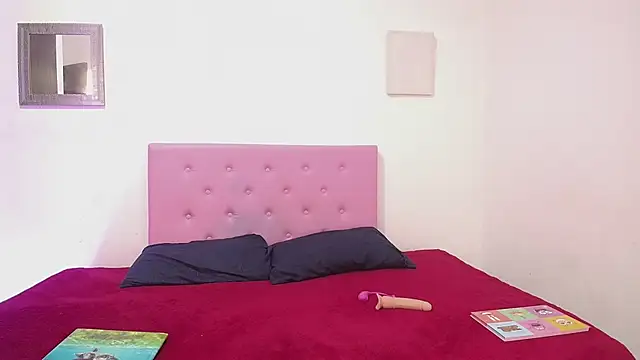 issa kitty online show from 01/22/25, 02:56