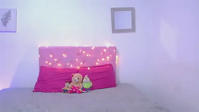 issa kitty online show from 03/18/25, 09:53