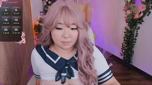 Snapshot of mei_honey_ chatting on 12/15/24, 04:59 mei honey online show from 12/15/24, 04:59