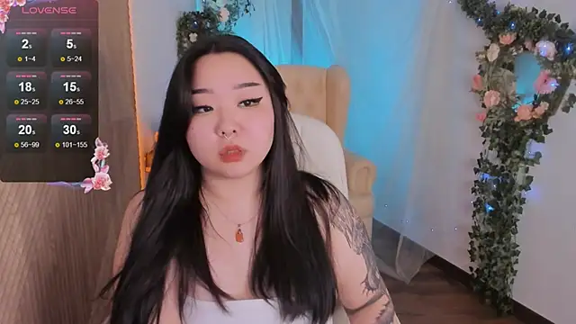 Snapshot of mei_honey_ chatting on 12/27/24, 05:42 mei honey online show from 12/27/24, 05:42