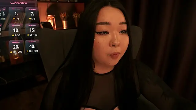 Snapshot of mei_honey_ chatting on 11/16/25, 10:15 mei honey online show from 11/16/25, 10:15