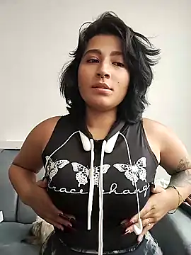 Snapshot of Pauilina chatting on 12/29/24, 08:48 Pauilina online show from 12/29/24, 08:48